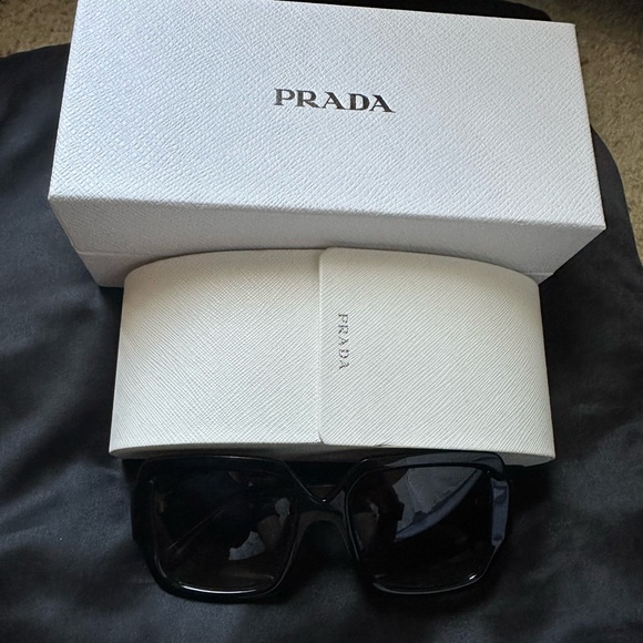 Slightly used women’s Prada sunglasses 100% authentic. - Picture 8 of 8
